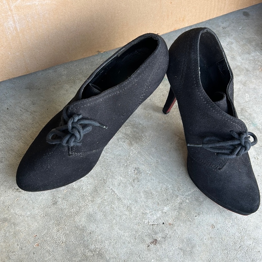 Closed toe ankle boot